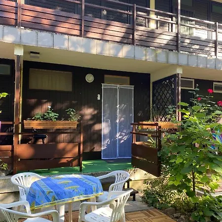 Dora Apartman 巴拉顿菲赖德