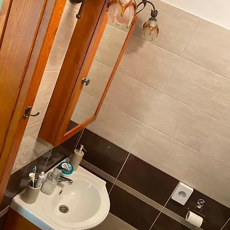 Dora Apartman 巴拉顿菲赖德